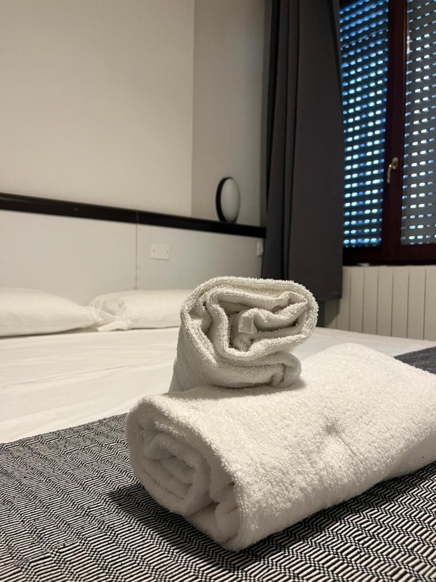 Jcube Apartments Precotto Milano Buitenkant foto