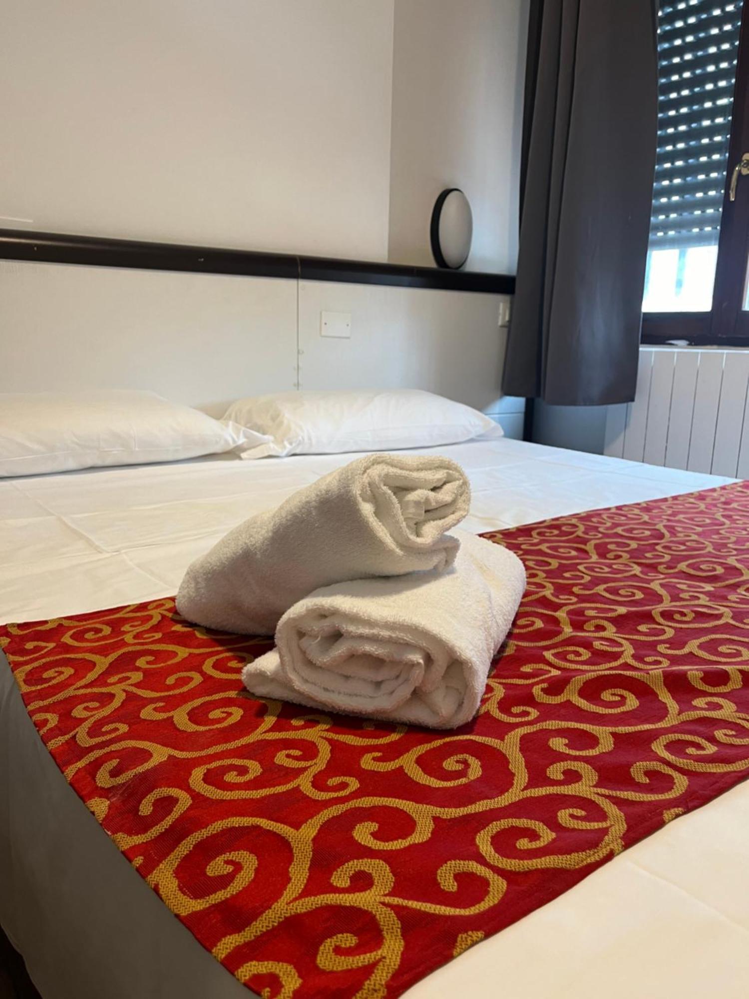 Jcube Apartments Precotto Milano Buitenkant foto